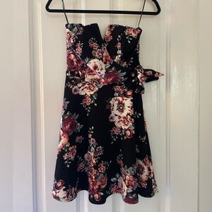 Francesca’s - June & Ivy| strapless skater dress| black/floral| Size: Small